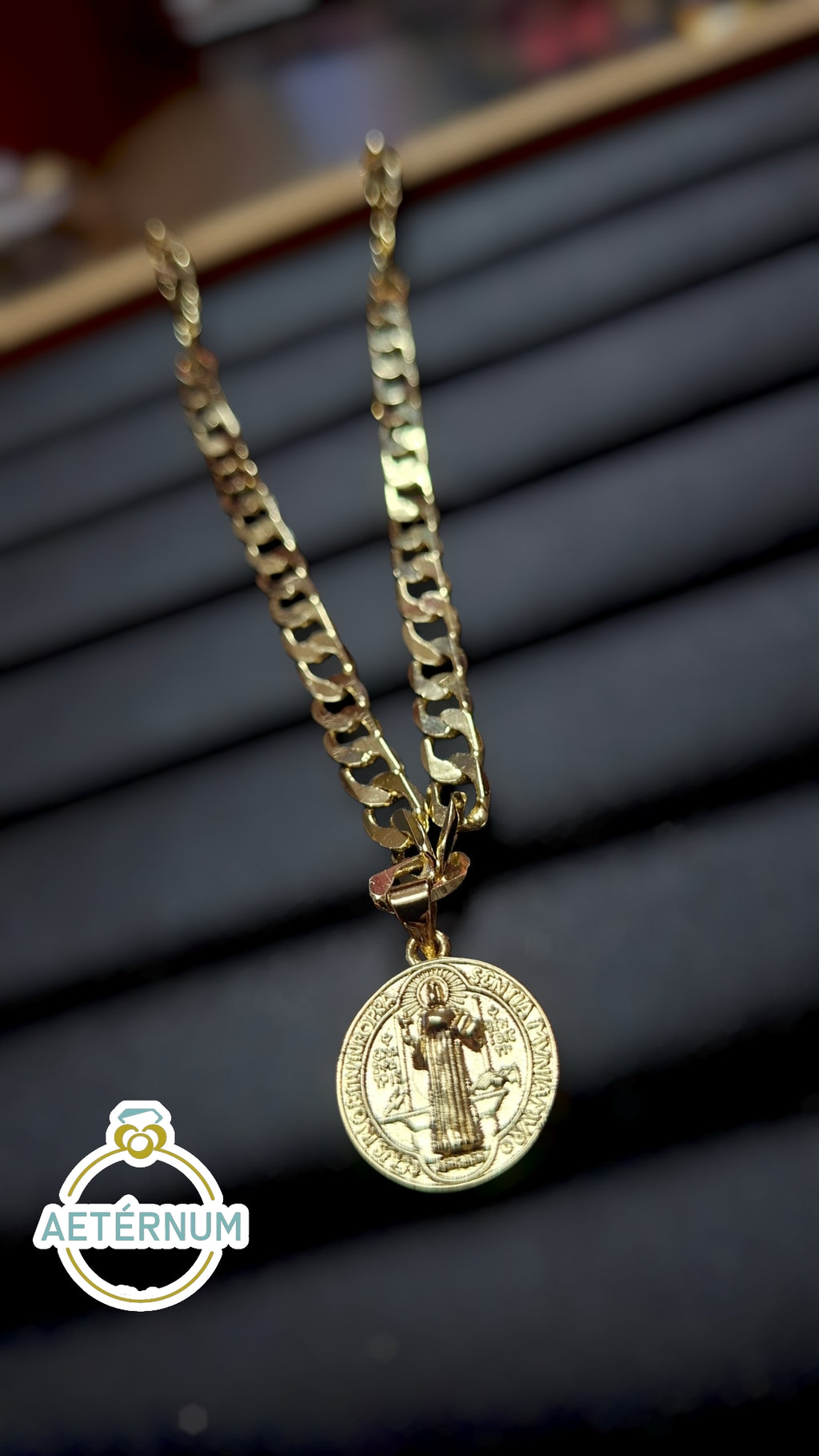 Cadena gruesa con dije San Benito ✝️