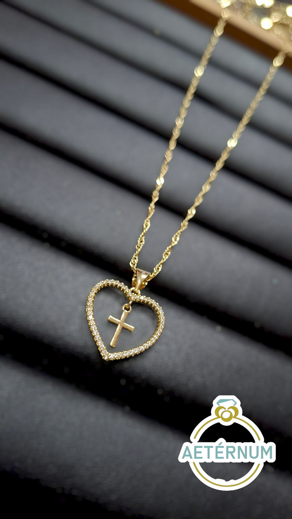Gargantilla con Corazón y cruz ✝️✨️
