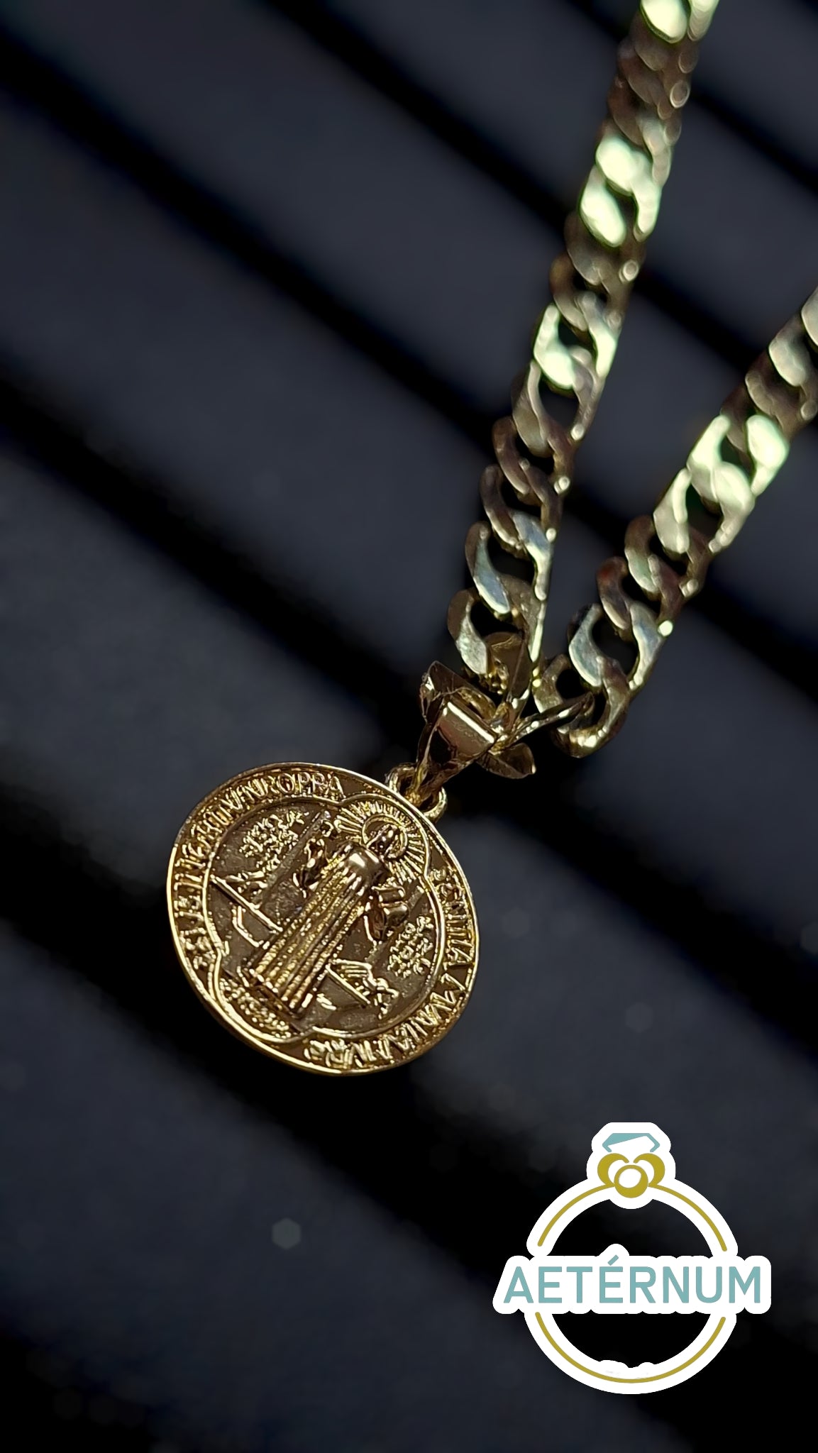 Cadena gruesa con dije San Benito ✝️